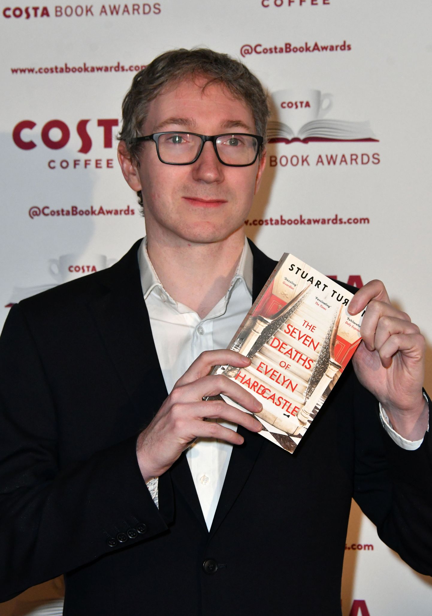 Stuart Turton pälvis teose eest 2019 Costa Book aasta raamatu auhinna.