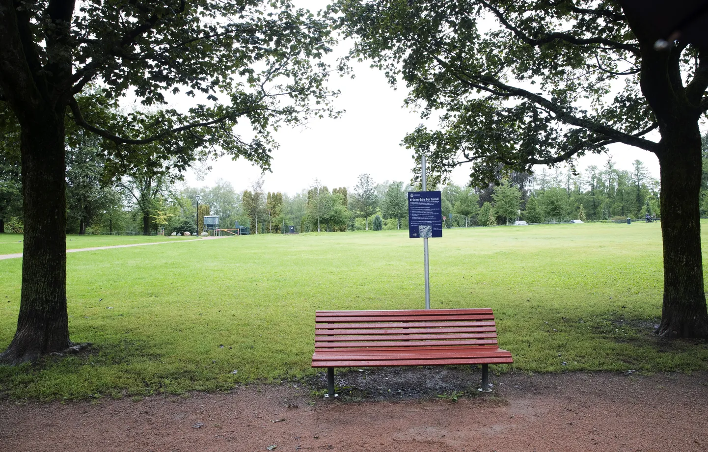 Muidu koertest kihav, kuid nüüd salapärase taudi pärast haudvaikne park Norras Oslos.