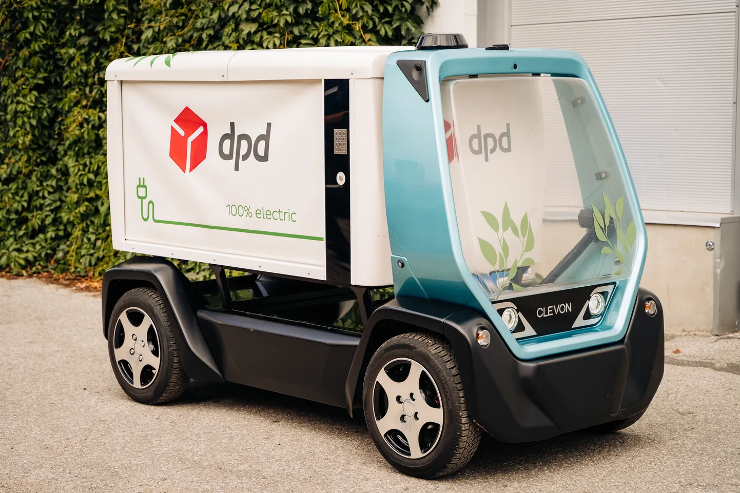Viljandis toimetatakse Euronissist kaupa koju Clevoni robotkulleriga