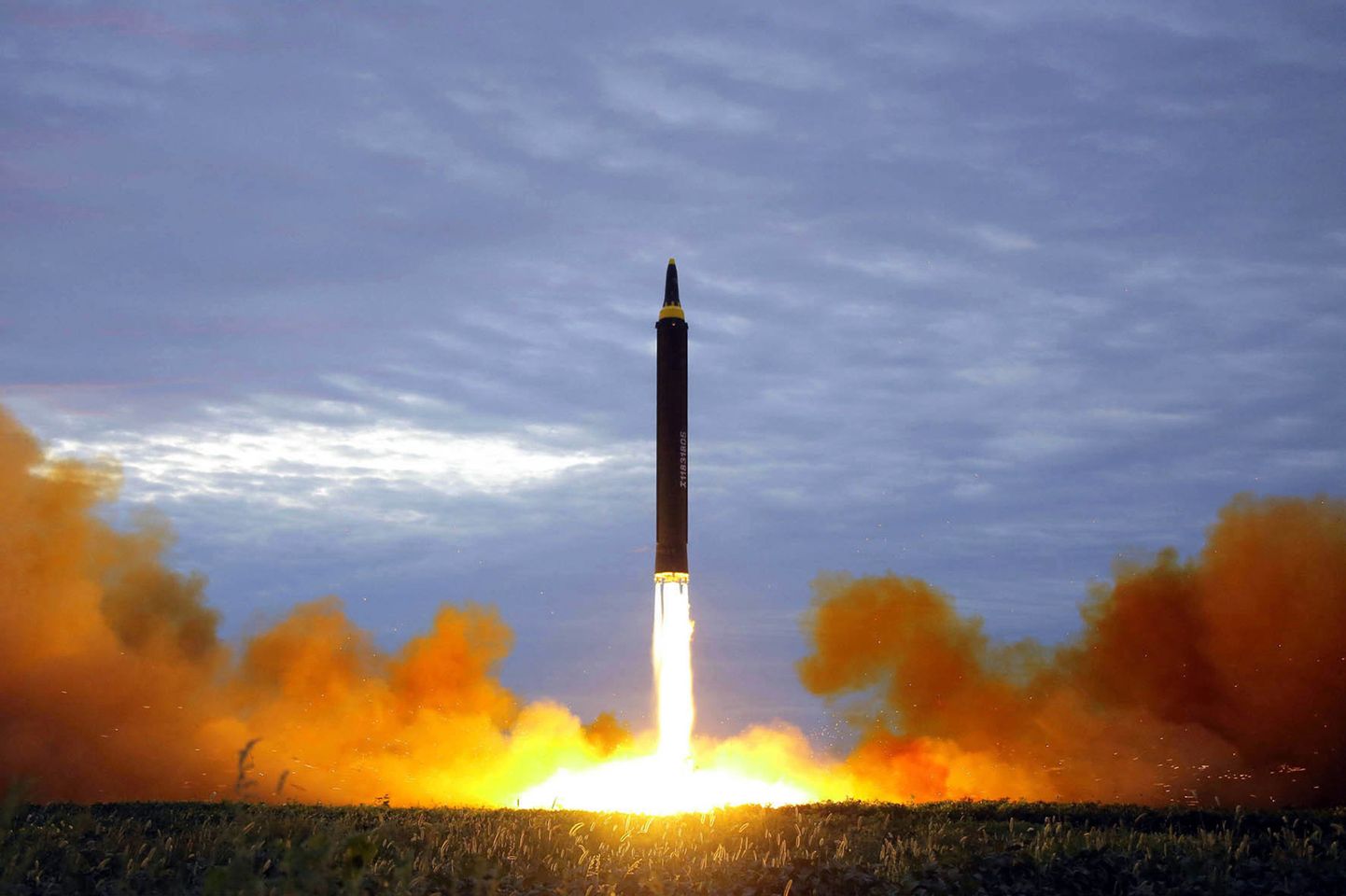 Põhja-Korea katsetas keskpikamaa rakette.