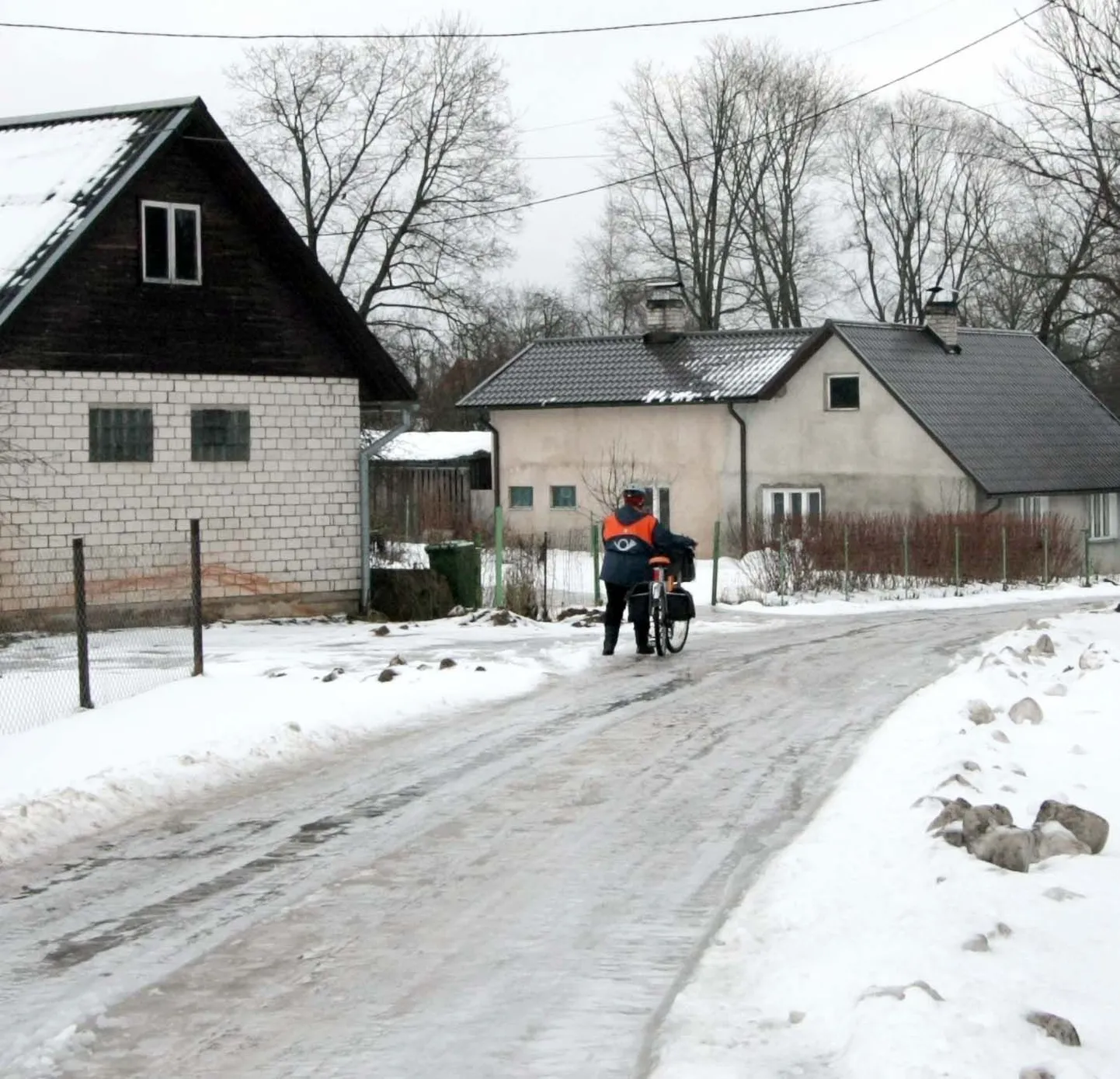 Eesti Post teatas, et seoses libedate teeoludega üle Eesti on postiteenuste osutamine häiritud.