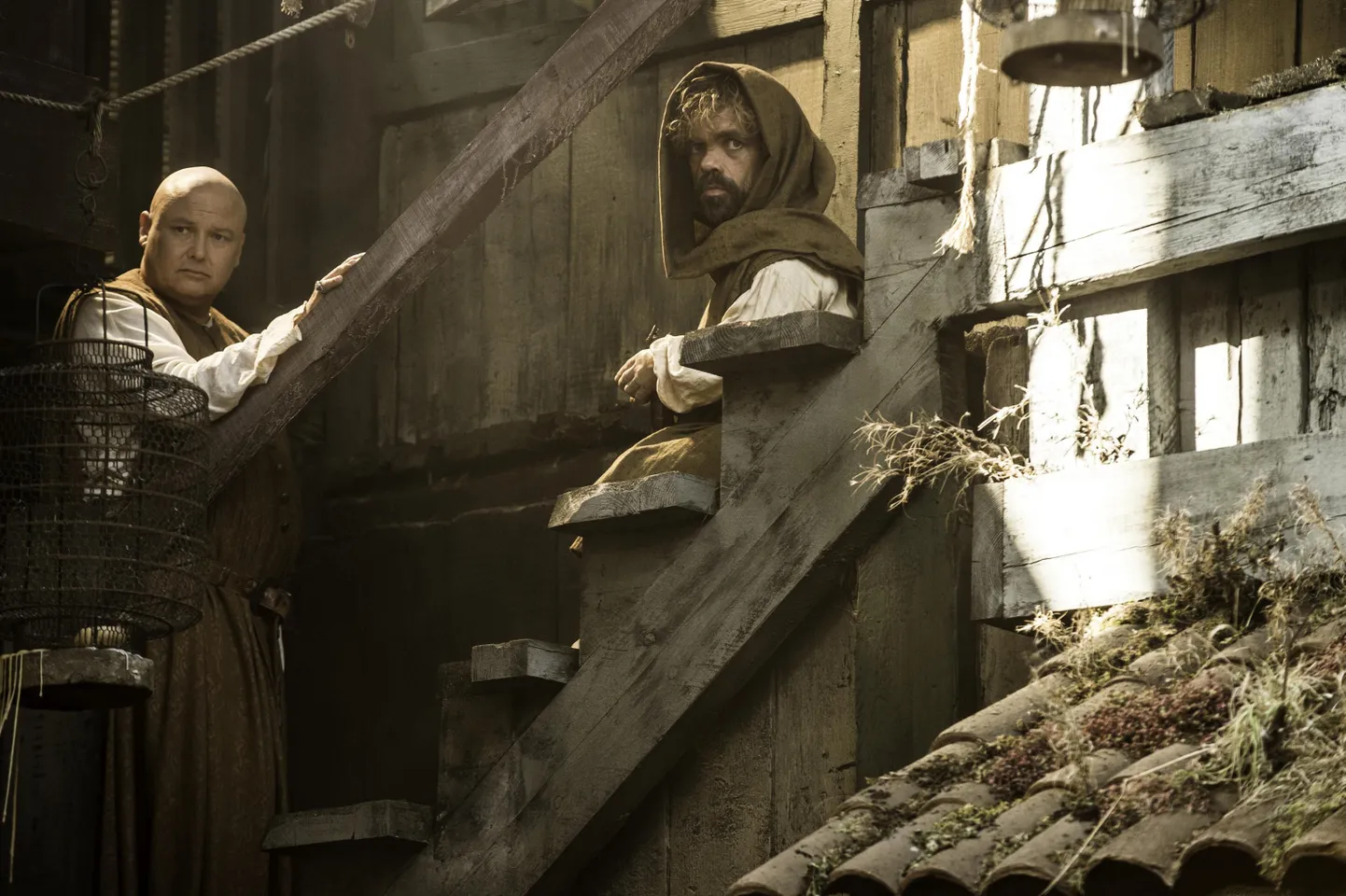 Kaks kavalpead: Varys (Conleth Hill) ja Tyrion (Peter Dinklage) plaanivad mere taga Lannisteridele kadu.