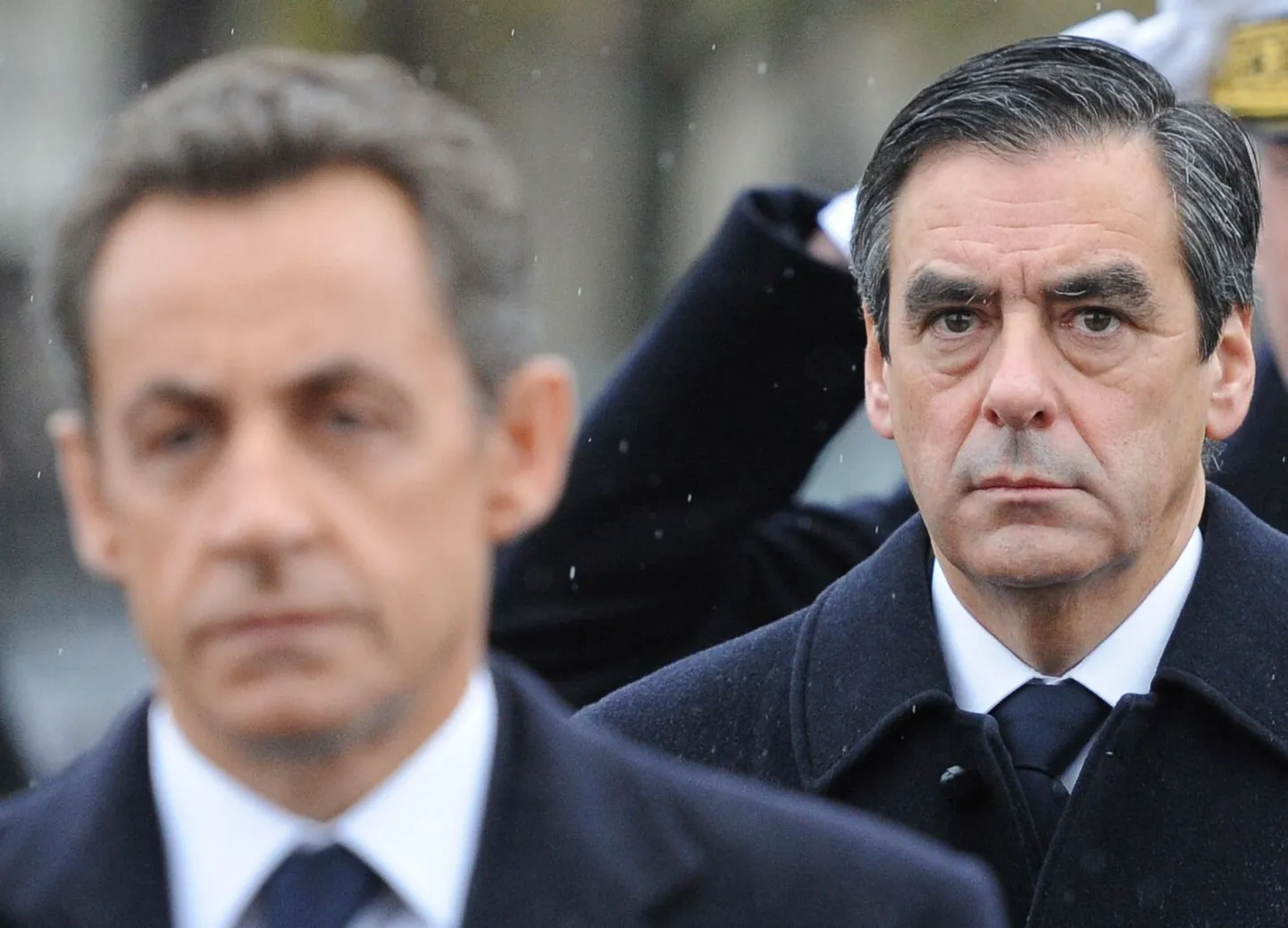 Ekspertide sõnul näitab Nicolas Sarkozy (vasakul) suutmatus leida François Fillonile asendajat hästi kunagise «omnipresidendi» praegust nõrka seisu.