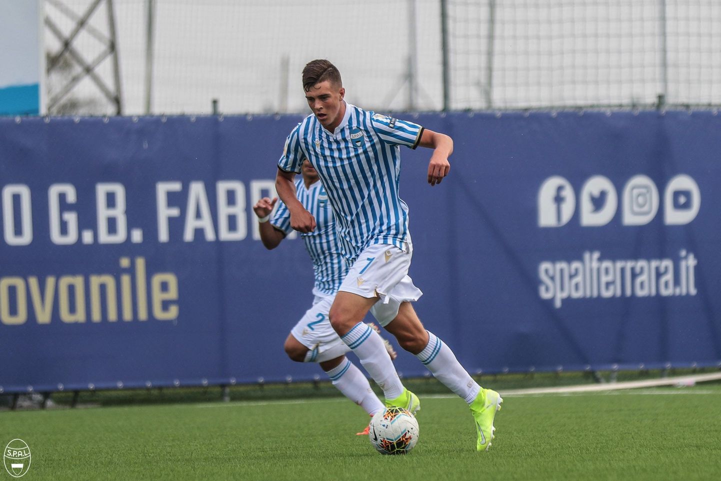 18-летний эстонский футболист Георгий Тунев дебютировал в итальянской Серии А, выйдя на поле в матче СПАЛ - "Рома".
