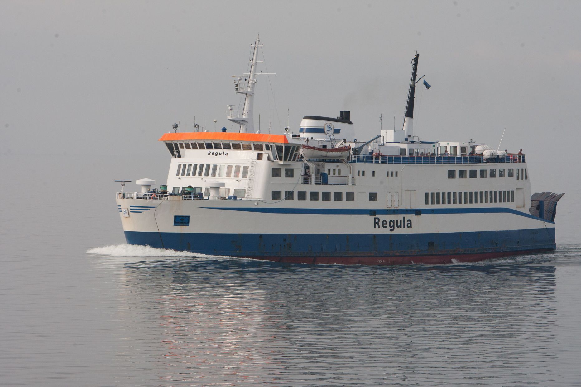Mandri ja Saaremaa vahet sõitev parvlaev Regula.