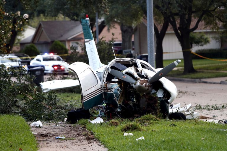 Texases Harrise maakonnas kukkus alla väikelennuk