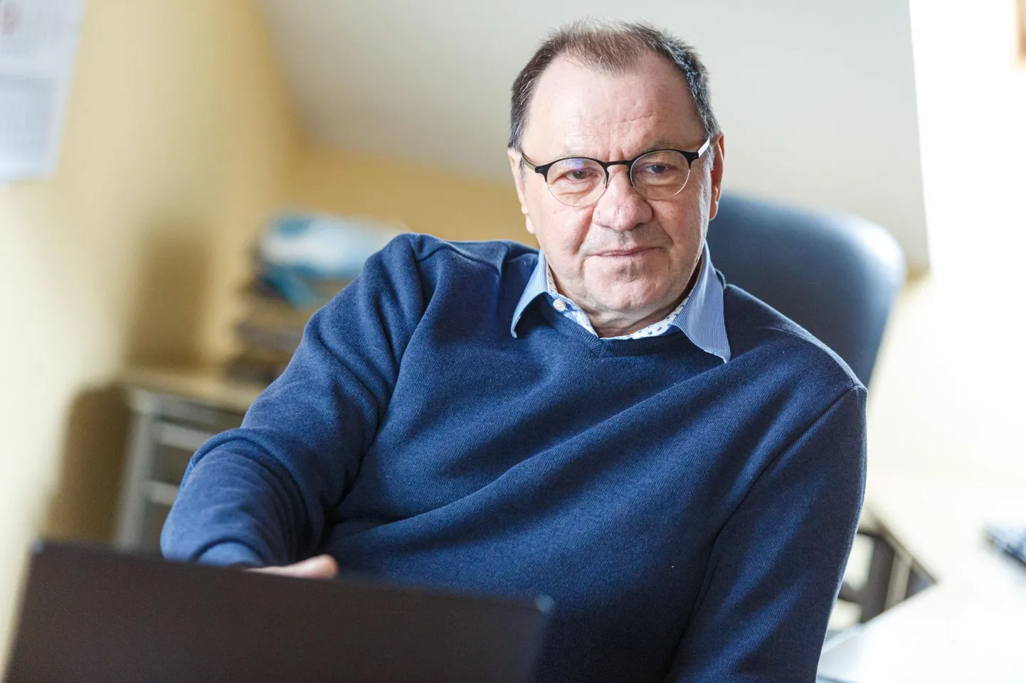 Kõige keerulisem on praeguses kriisis lastevanematel, kes peavad kõige muu kõrval ka laste e-õppega tegelema, leiab endine haridusminister Rein Loik.