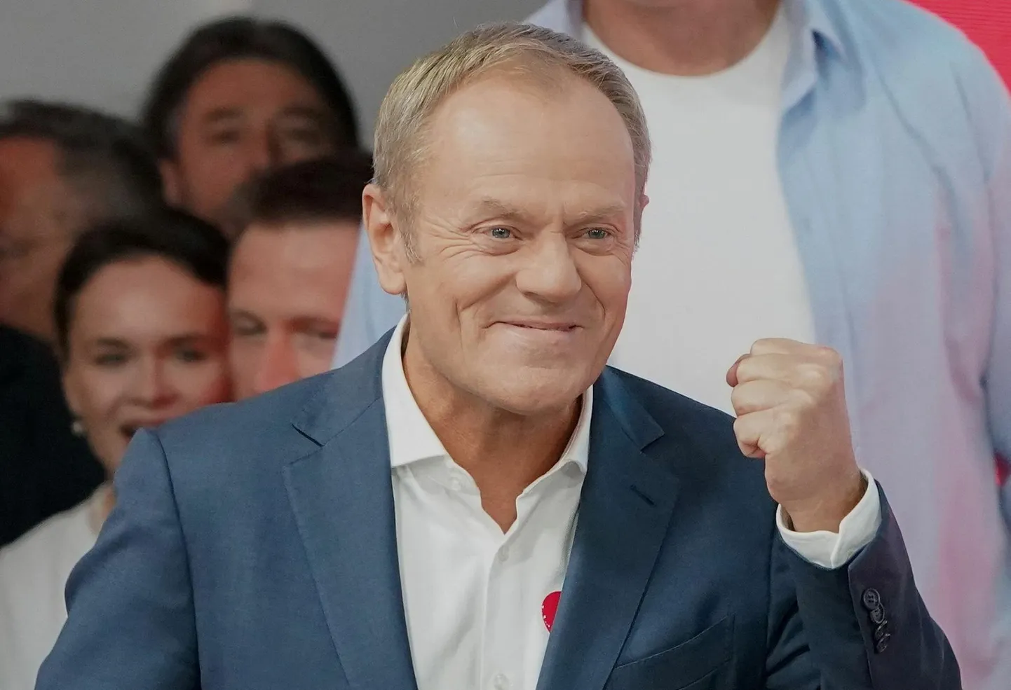 Poola erakonna Kodanikeplatvorm juht Donald Tusk tähistab läinud pühapäeval valimisedu.
