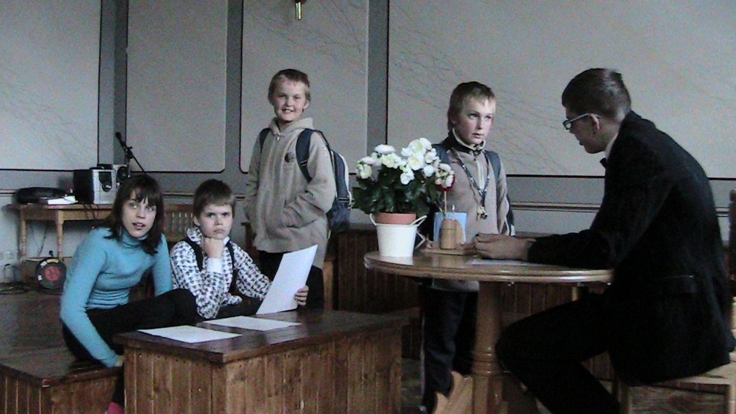 Kuninga tänava põhikooli näitetrupp osales seitsmendat korda "Savilinnu" festivalil.