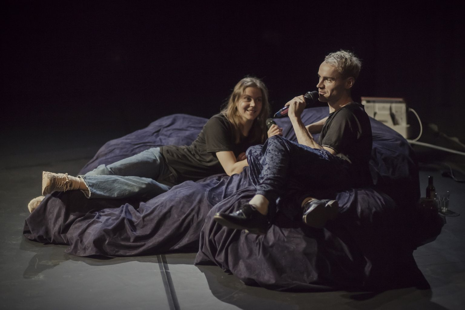 Liisa Saaremäel ja Florian Wahl lavastuses «SCREAM BOX».
