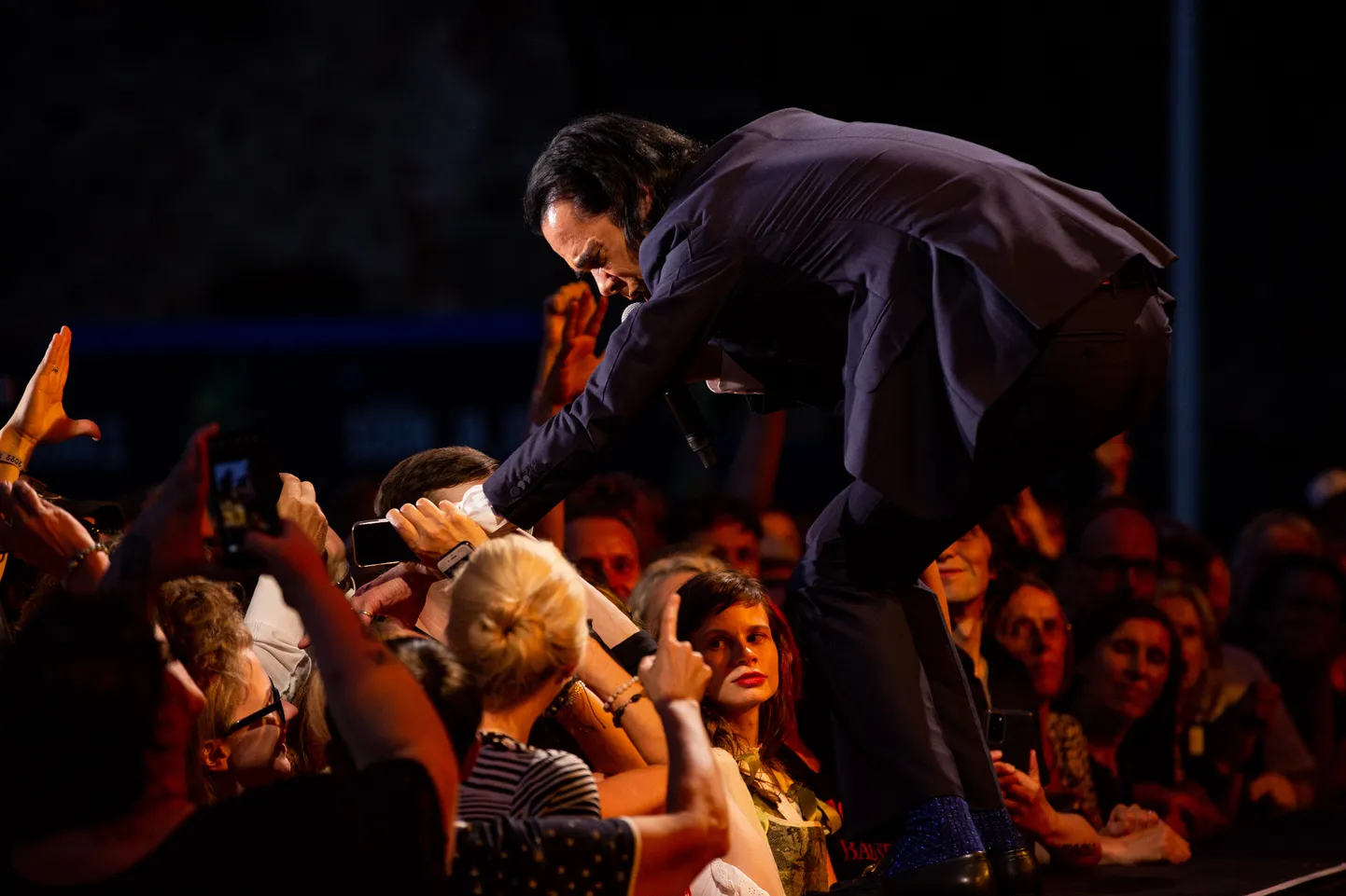 Nick Cave Haapsalus taasesitas täiuslikult oma rolli luuletaja ja jutuvestjana.