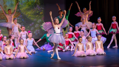 GALERII ⟩ Balletistuudio juubelietendus tõi saali üllatuskülalised