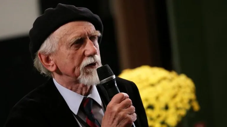 Dokumentālā kino meistars Ivars Seleckis 80.jubilejas sarīkojumā, kura laikā tiek nosaukts festivāla "Lielais Kristaps" balvas par mūža ieguldījumu saņēmējs