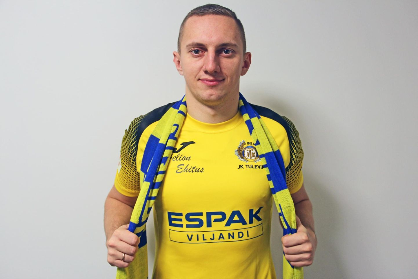 Viljandi Tuleviku jalgpalliklubiga liitub uuest hooajast rahvuskoondislasest poolkaitsja Pavel Marin.