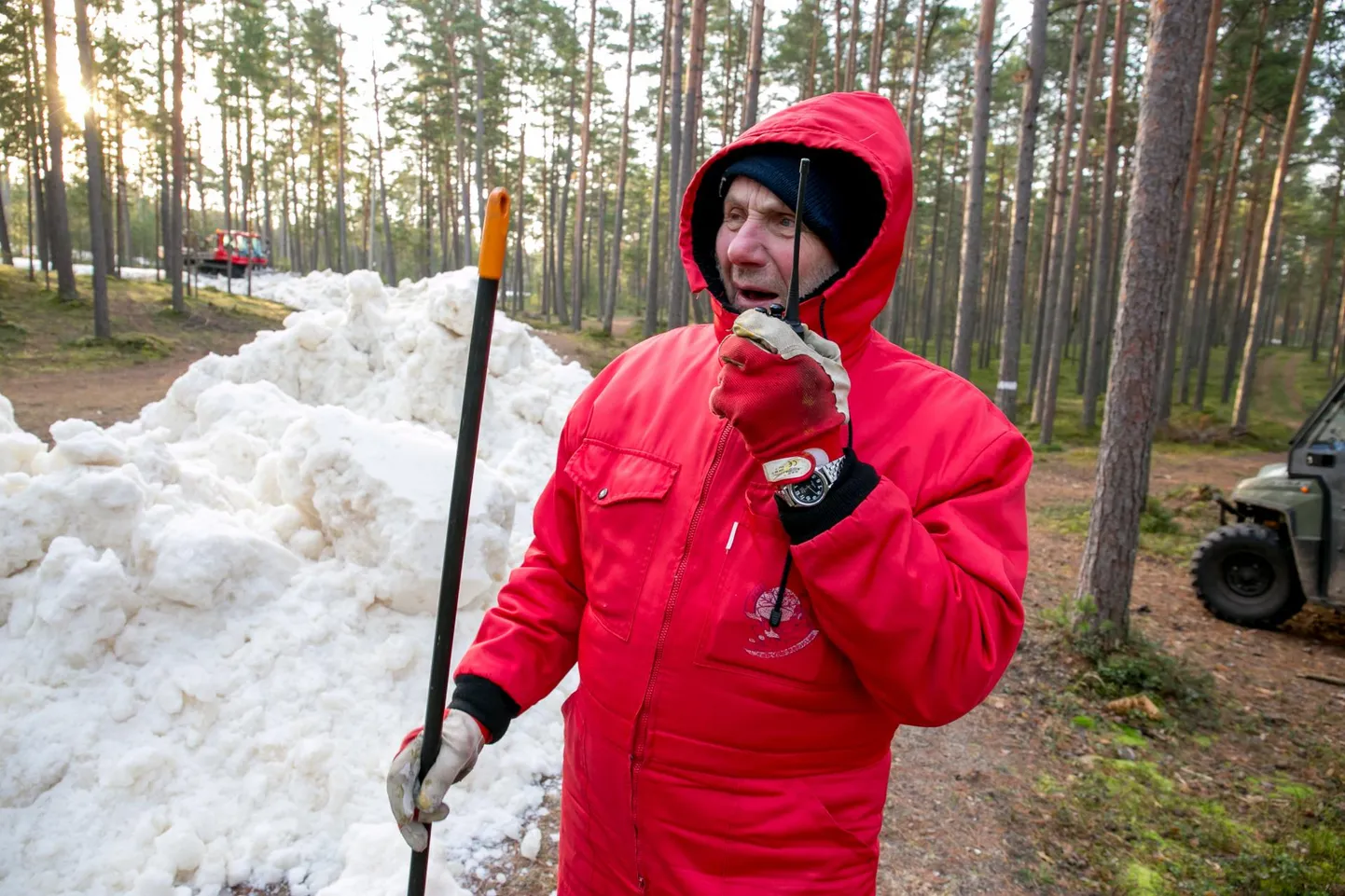 Ehkki vanust juba omajagu, paneb Enn Tasalain siiani Jõulumäel käed külge.