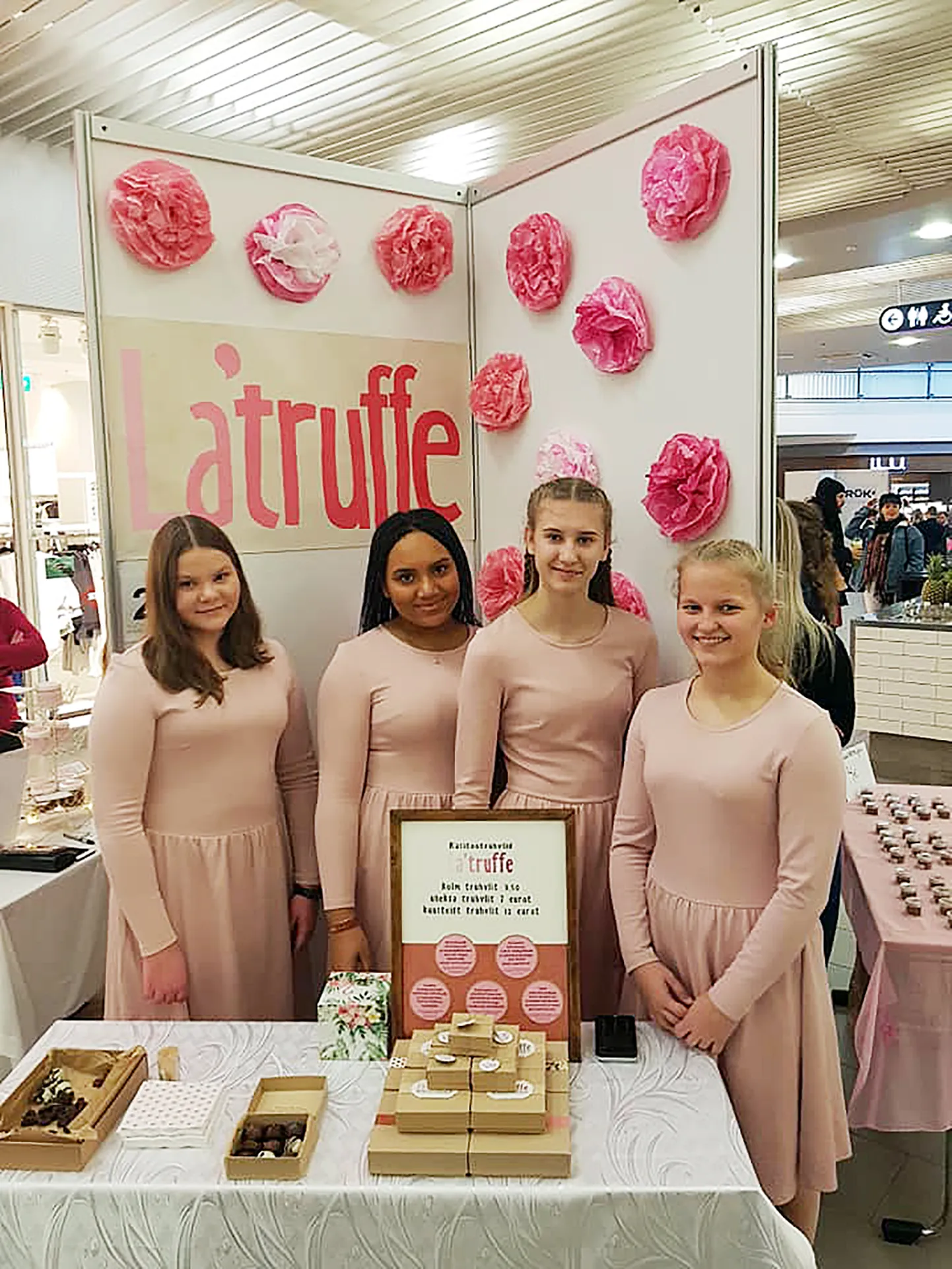 La'Truffe: Anne Maria Vaher (vasakult), Ade-Briana Nurk, Laura Pilv  ja Eviita Õisma.