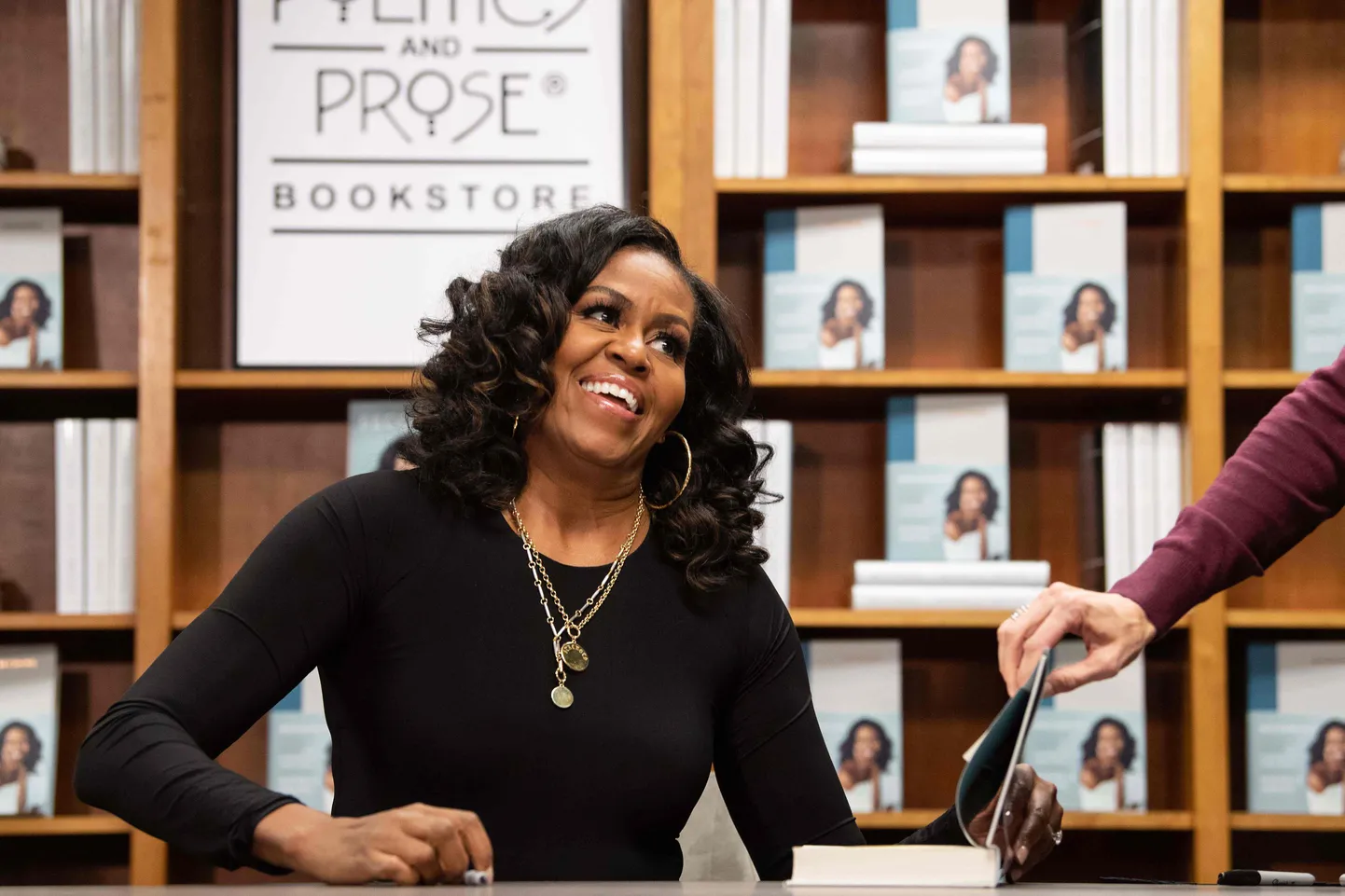 Michelle Obama kohtub lugejatega.