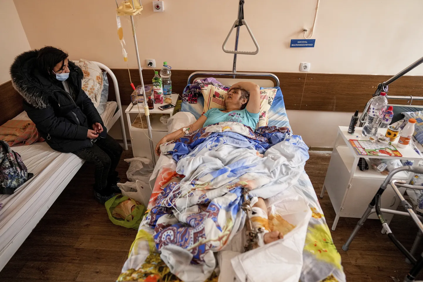 Anna Zubenko, 60, sai vigastada Venemaa pommirünnakus ja viibib Mariupoli haiglas.