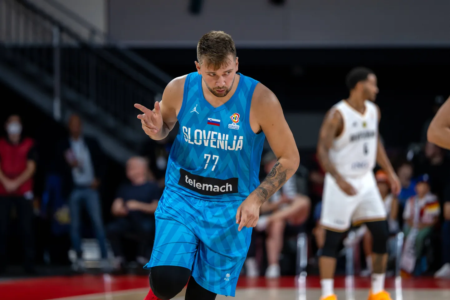Luka Doncic tabas oma viskeid kehvasti, kuid jagas kaaslastele ohtralt resultatiivseid sööte.