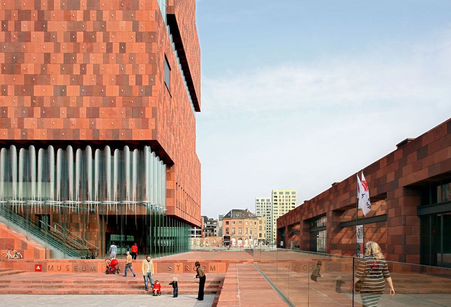 Antwerpeni linnamuuseum (Museum Aan de Stroom, MAS). Neutelings Riedijk Architects. Projekt aastast 2000, hoone valmis 2010.