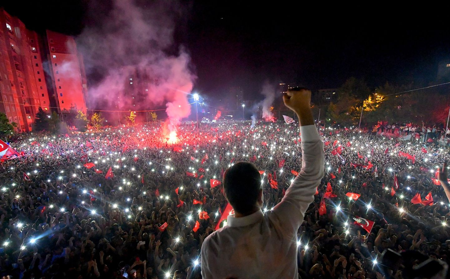 Победа оппозиционера Экрема Имамоглу на выборах в Стамбуле.