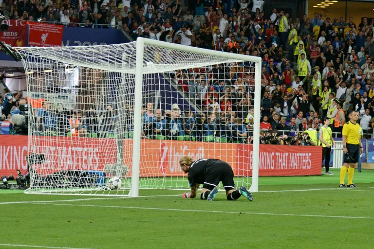 Loris Karius pidi Kiievis palle väravast välja noppima kolmel korral