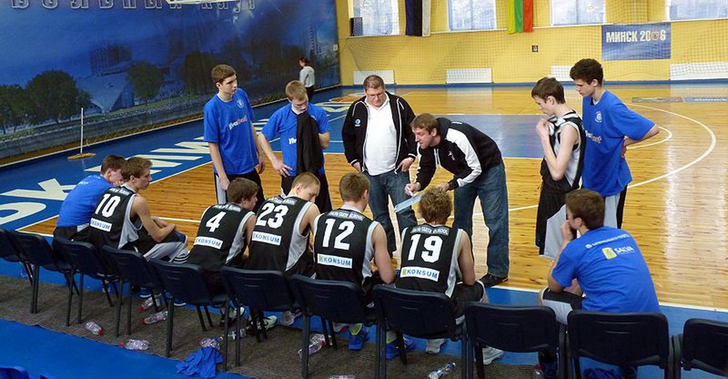 Salva/TÜ U-17 korvpallurid Minskis.