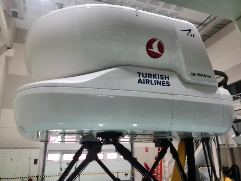 CAE 7000 seeria lennusimulaatorit kasutavad treenimiseks teiste seas näiteks Boeing 787 piloodid.