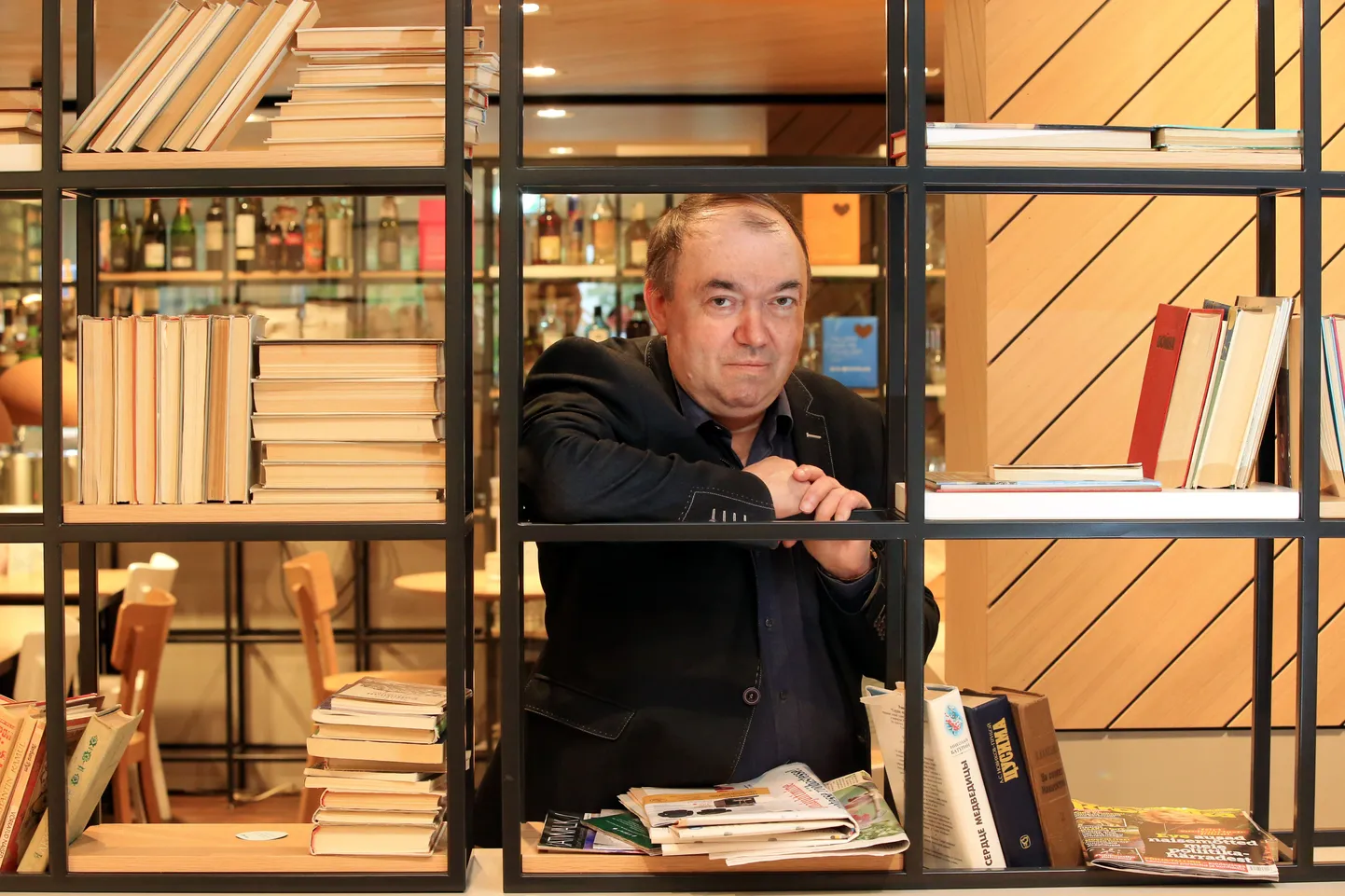Luuletaja ja poeetiline monarhist Priidu Beier mõni päev enne oma 60. sünnipäeva Tartus.
ma/Foto MARGUS ANSU TARTU POSTIMEES