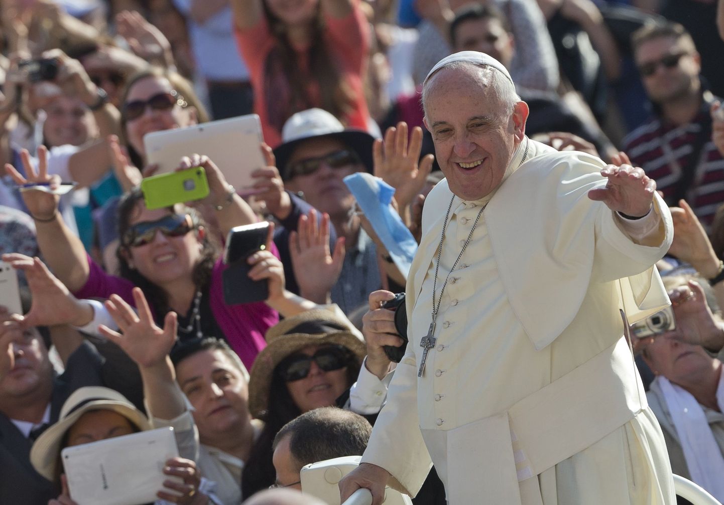 Paavst Franciscus Vatikanis Püha Peetruse väljakul.
