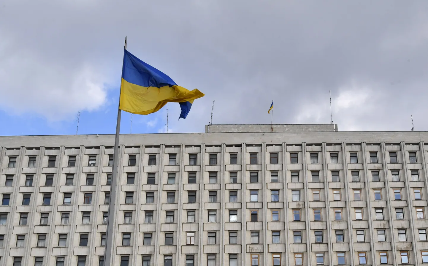 Ukrainas karogs. Ilustratīvs attēls.