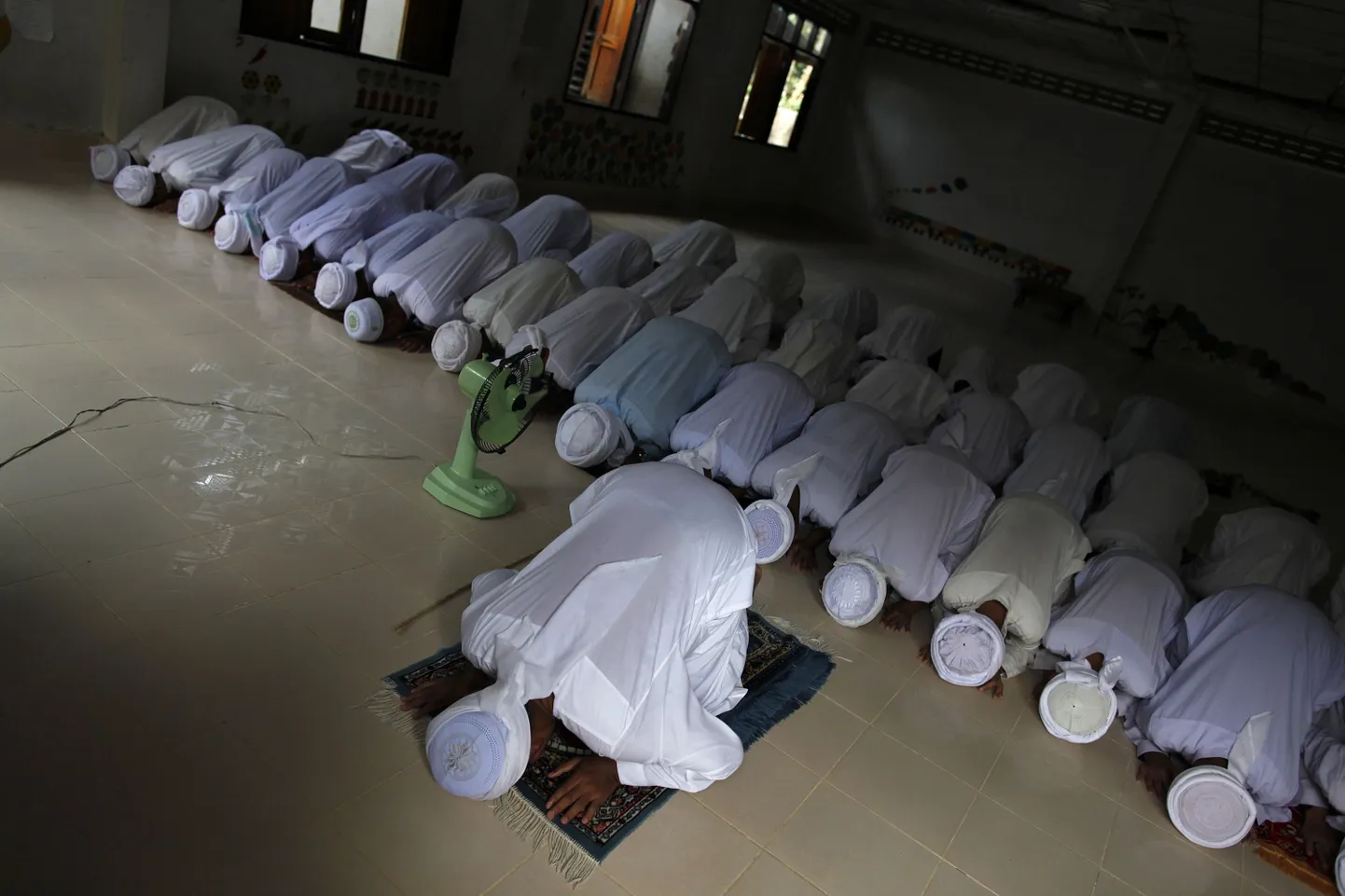 66 moslemipoissi saadeti seksuaalse orientatsiooni muutmise laagrisse