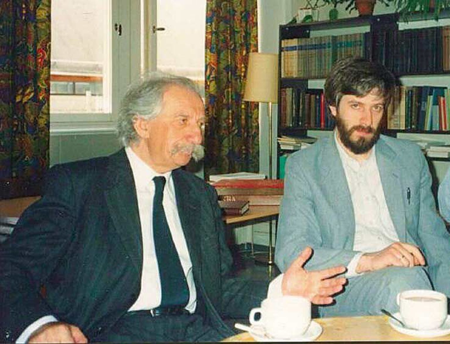 Semiootik Juri Lotman ja semiootik Mihhail Lotman Stockholmi Ülikooli Slavistika instituudis 1984. aastal.