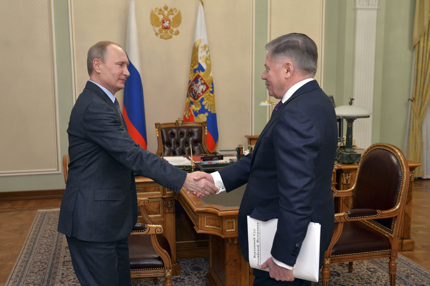 Vene president Vladimir Putin (vasakul) koos ülemkohtu esimehe Vjatšeslav Lebedeviga 13. märtsil.