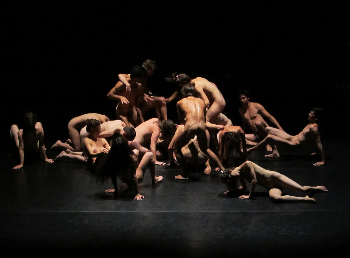 Hetk valastusest «more than naked” – “alastusest enam»