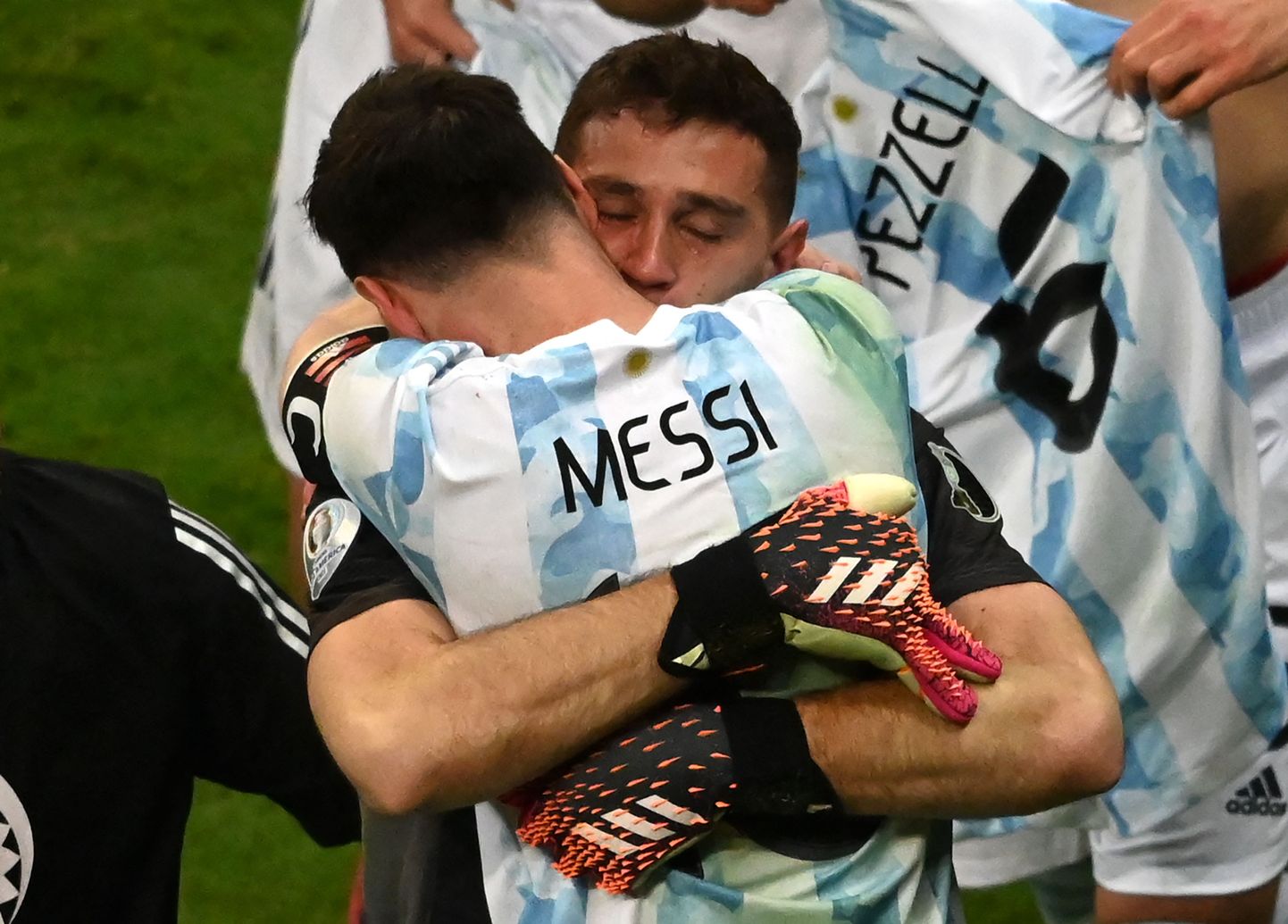 Lionel Messi ja Emiliano Martinez.