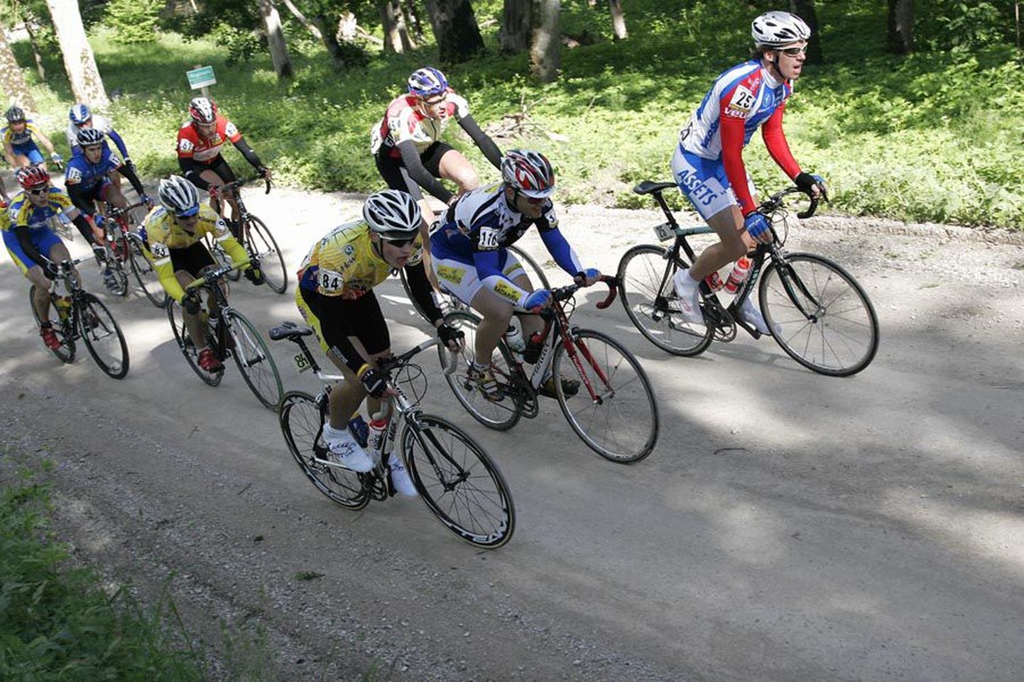 Pilt on tehtud Heimtalis esimese etapi ainsal kruuskattega lõigul teise mäefiniši eel, mil sõitjatel oli läbitud 105 kilomeetrit.