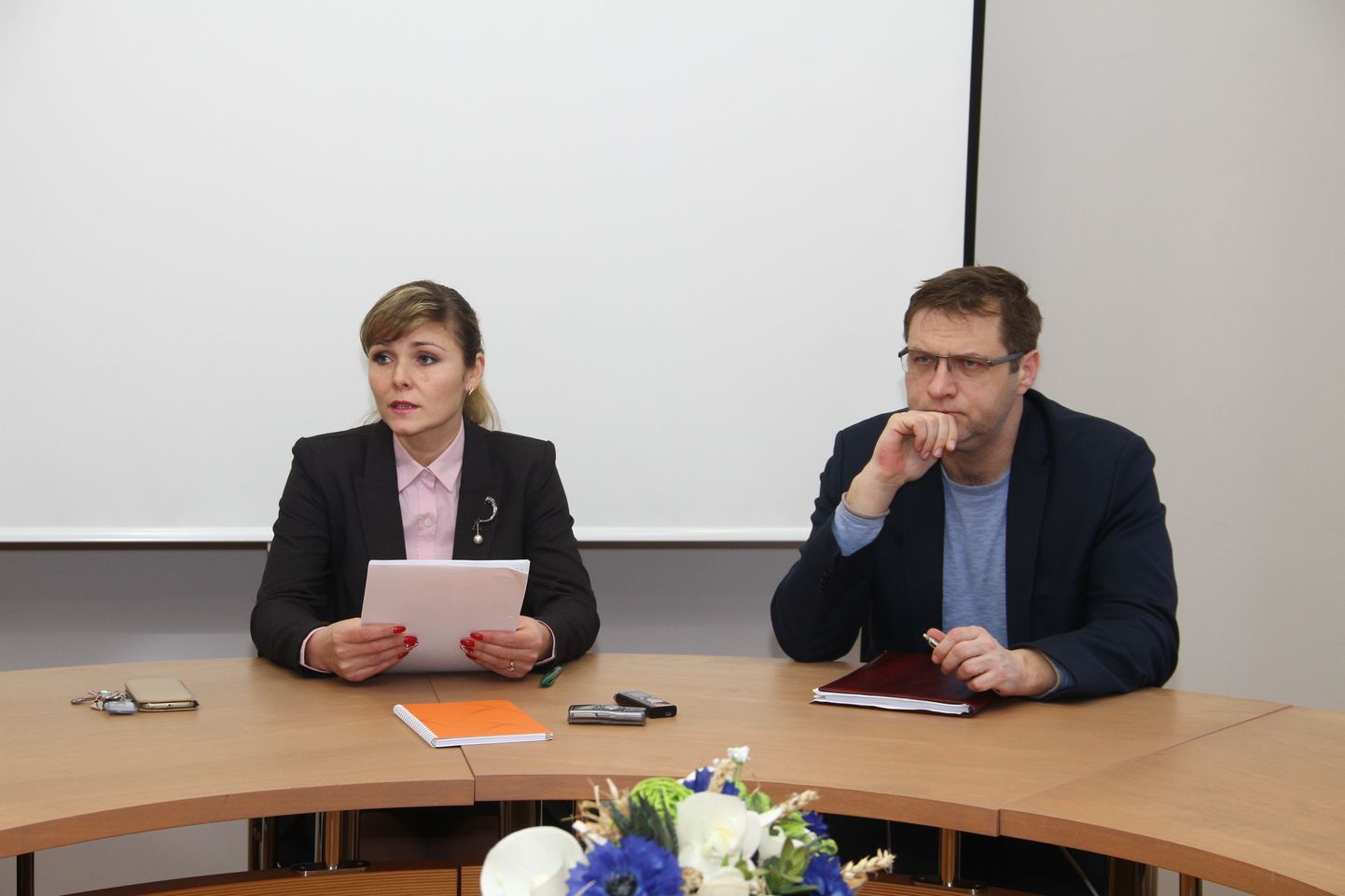 Вице-мэр Кохтла-Ярве Виталий Бородин и городской секретарь Анна Генералова.