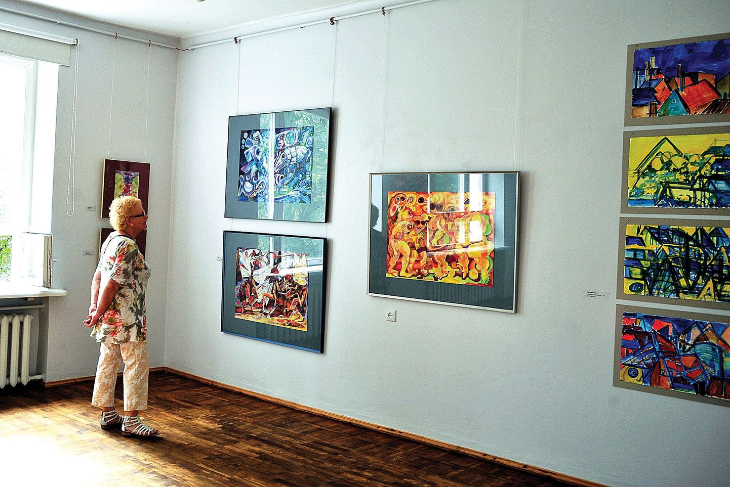Akvarellistide näitusel saab teiste hulgas vaadata tartlasest joonistaja Albert Gulki kolme suurt akvarelli (keskel).