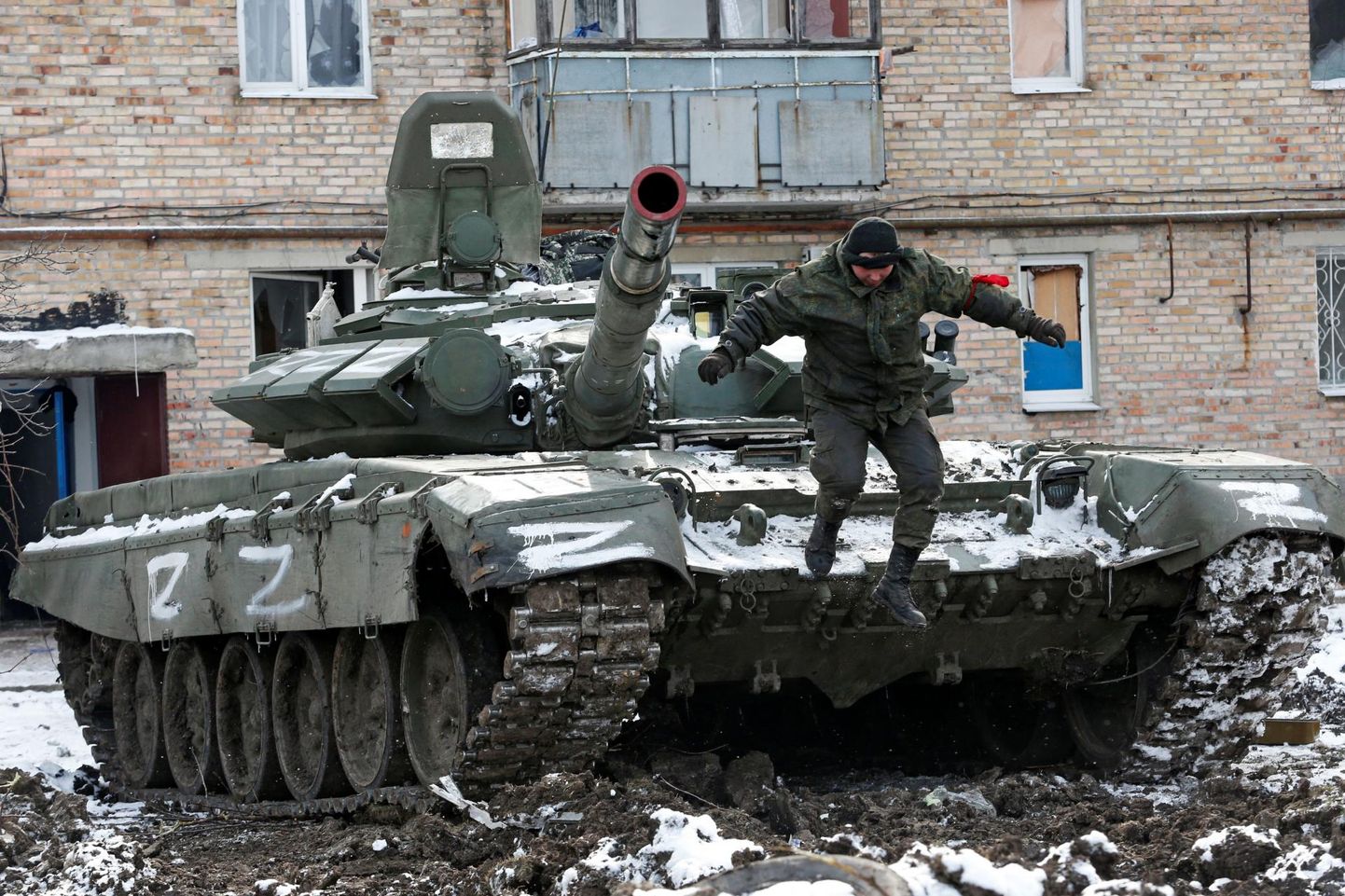 Vene tank ja sõdur Ukrainas Donetski oblastis.