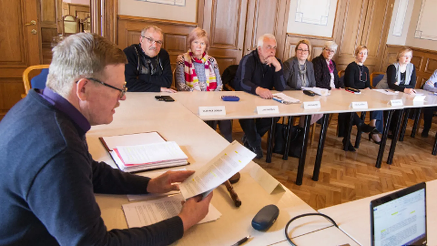 Mäetaguse vallavolikogu andis eile oma äraütleva seisukoha valitsuse ettepaneku kohta moodustada kaheksast omavalitsusest vald, mis ulatuks Peipsist Soome laheni.