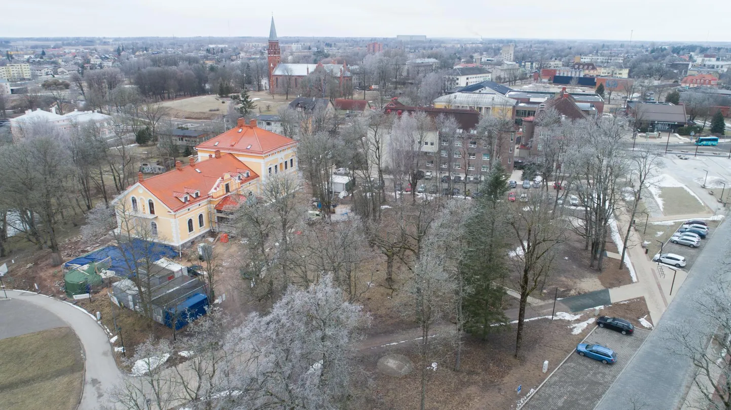 Mõisapargis planeeritavate tööde tegija leidmiseks on huvilistel aega endast märku anda märtsi lõpuni.