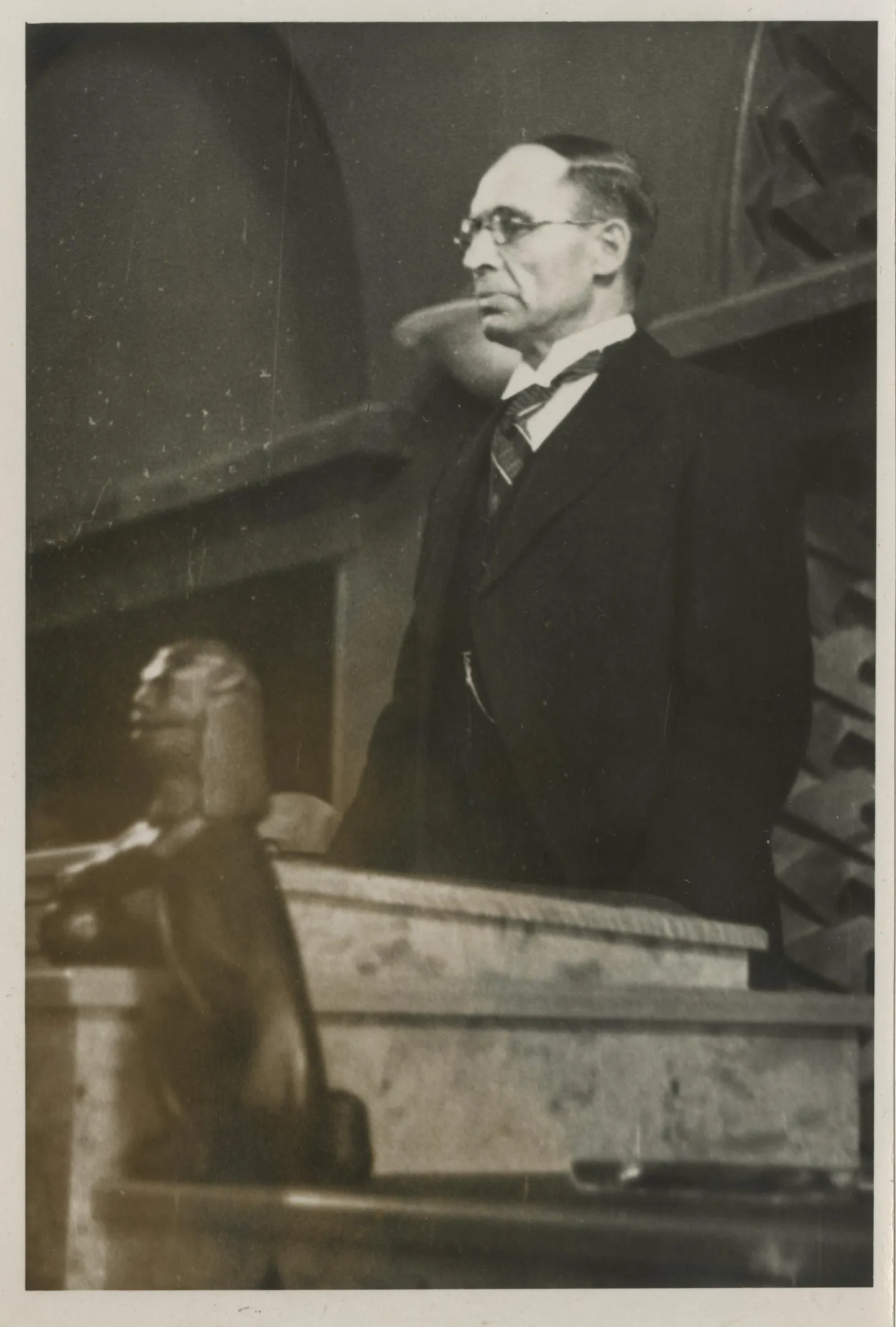 Jüri Uluots riigikogu istungi avamisel oktoobris 1938.