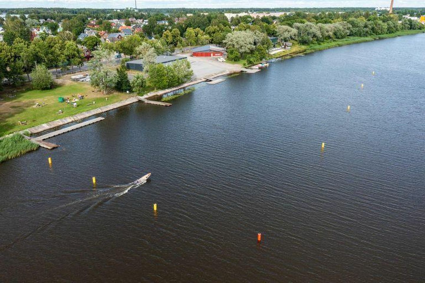 Pärnu jõe eripiirkonda on asja vaid sõude- ja aerutamissportlastel ja -treeneritel ning operatiivsõidukitel.