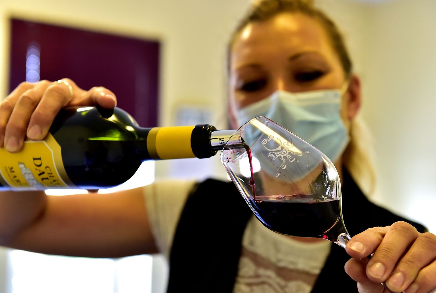 Pandeemia jättis Prantsusmaa veinitootajatele kätte miljoneid liitreid müümata veini, millest nüüd tehakse desinfitseerimisvahendit ja etanooli.
