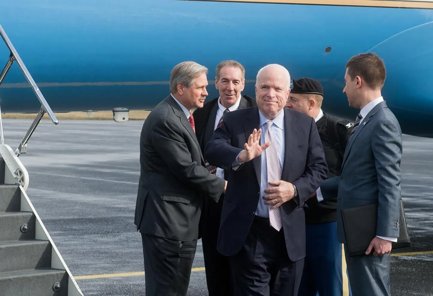 Eile pärastlõunal saabusid Eestisse kahepäevasele visiidile Ameerika Ühendriikide vabariiklastest senaatorid John McCain ja John Hoeven.