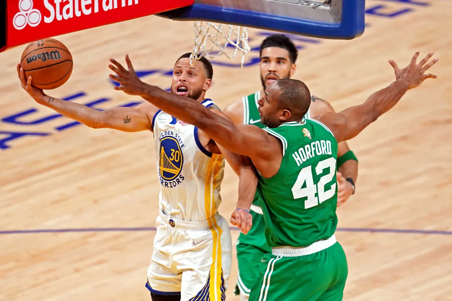 Stephen Curry (vasakul).