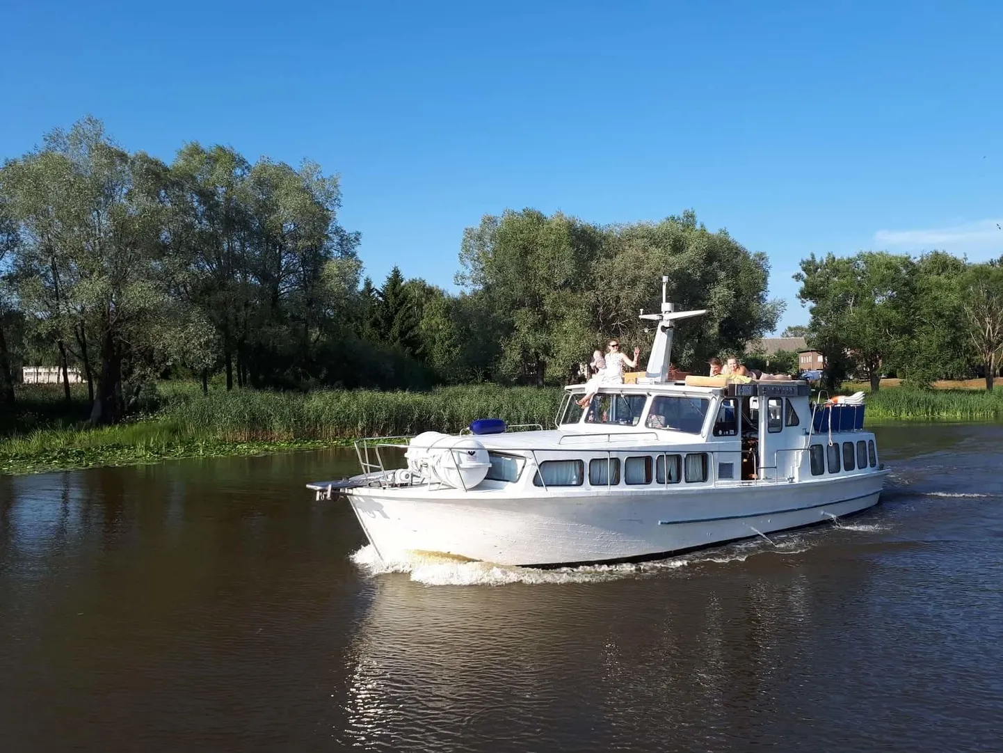 Signild mullu suvel Emajõel.