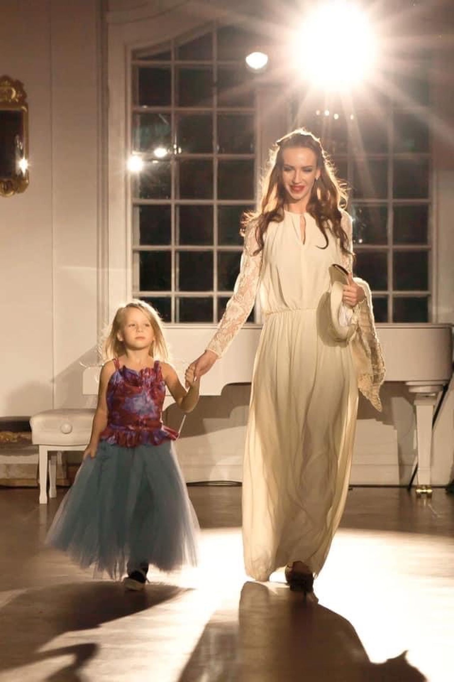 Диана Томсон и ее маленькая модница-дочь