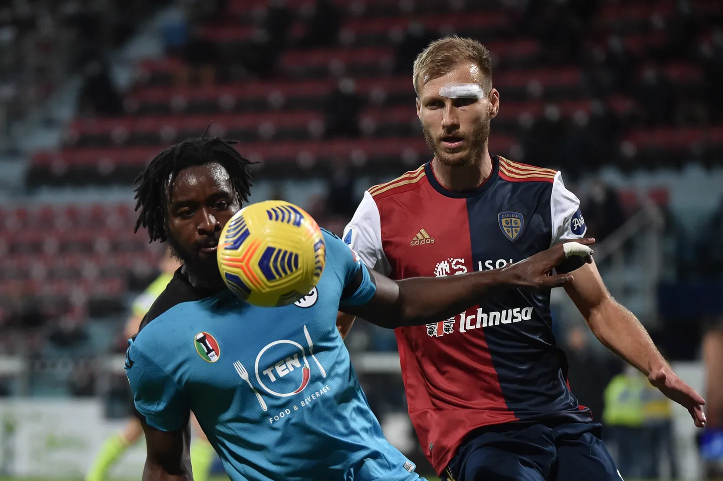 November 29, 2020, Cagliari, Italia: Foto LaPresse/Tocco Alessandro .29/11/2020 Cagliari(Italia) .Sport Calcio .Cagliari Calcio vs Spezia.Serie A TIM 2020/2021.Stadio &quot;Sardegna Arena&quot; .Nella foto:Ragnar Klavan 15 (Cagliari Calcio)Nahitan Nandez 18 (Cagliari Calcio).Photo LaPresse/Alessandro Tocco.November 29, 2020 Cagliari (Italy).Sport Soccer.Cagliari Calcio vs Spezia.League A TIM 2020/2021 .&quot;Sardegna Arena&quot; Stadium&#xa0;.In the picture:Ragnar Klavan 15 (Cagliari Calcio)Nahitan Nandez 18 (Cagliari Calcio) (Credit Image: © Alessandro Tocco/LaPresse via ZUMA Press)